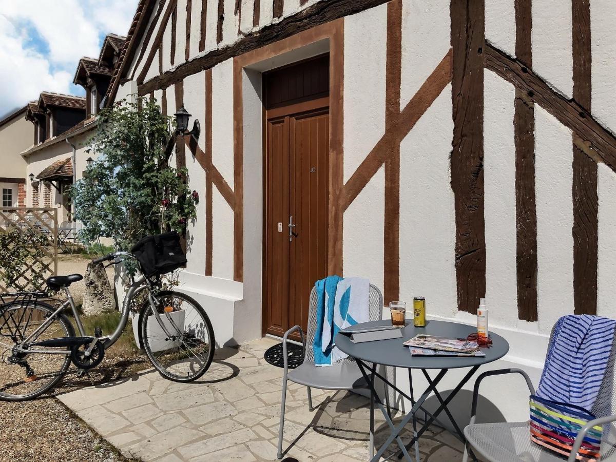 Logis Hotel Du Cygne Bracieux Εξωτερικό φωτογραφία
