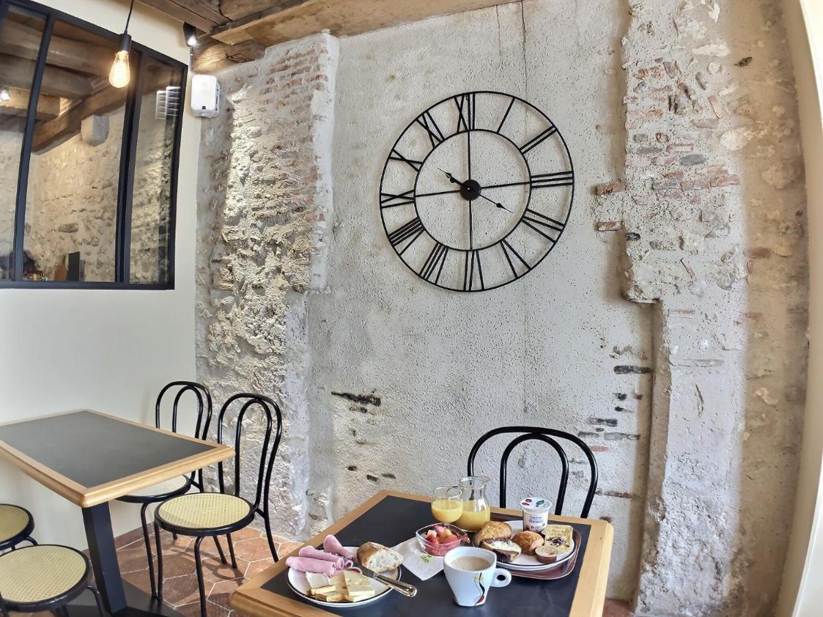 Logis Hotel Du Cygne Bracieux Εξωτερικό φωτογραφία