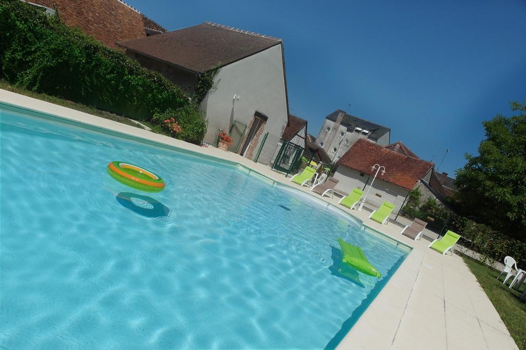 Logis Hotel Du Cygne Bracieux Εξωτερικό φωτογραφία