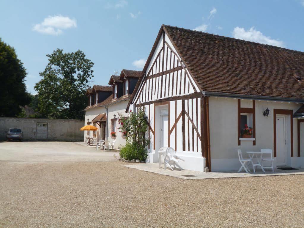 Logis Hotel Du Cygne Bracieux Εξωτερικό φωτογραφία