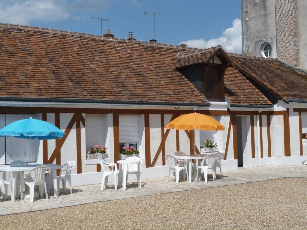 Logis Hotel Du Cygne Bracieux Εξωτερικό φωτογραφία